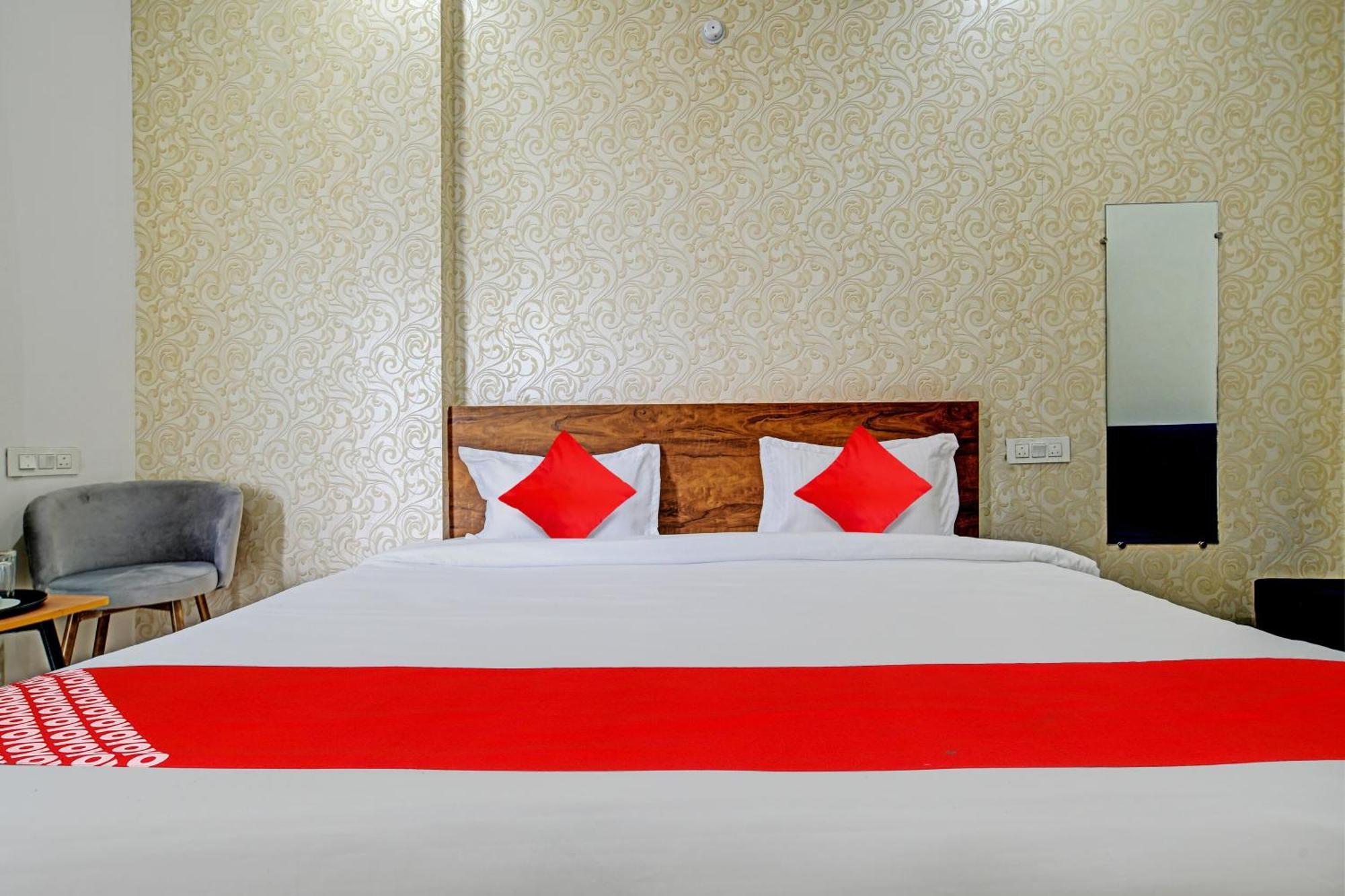 Oyo Flagship Hotel Blue Tick Indore Exterior photo